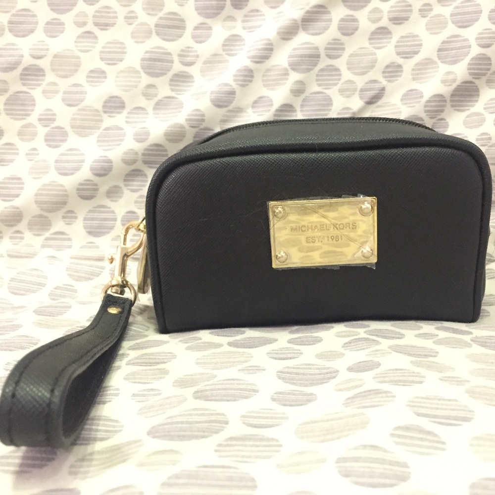 [RARE] Michael Kors Saffiano Leather Wristlet